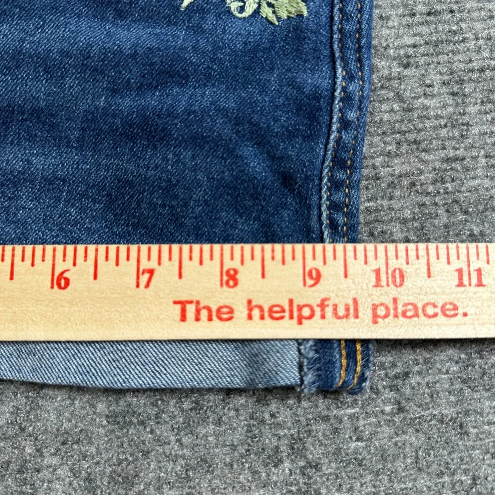 Levi Strauss Signature Vintage High Rise Mom Shorts Floral Embroidered Denim 10